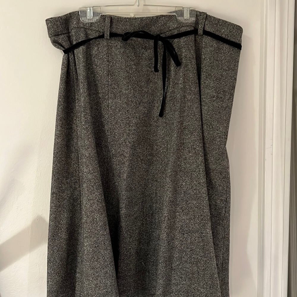Excellent condition ladies J.Crew wall skirt gray, size 14